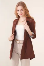 Trench-coat marron pour femme avec poches, taille froncée et doublure HZL22W-BD156691