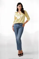 Kadın Açık Sarı Hafif Dökümlü Saten Yüzeyli Gömlek HZL22W-BD139641