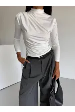 Kadın Beyaz Omuz ve Beli Büzgülü Yarım Balıkçı Yaka Sandy Bluz HZL24W-FRY122451