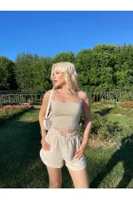 Kadın Bej Beli Lastikli Yırtmaç Detaylı Cepli Keten Şort HZL24S-ZK11071