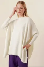 Pull poncho blanc oversize fendu pour femme HZL23W-BD1100761