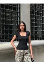 Kadın Siyah Oval Yaka T-Shirt HZL25S-ZK11681