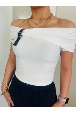 Kadın Beyaz Kemer Detaylı Madonna Yaka Bluz HZL25S-FRY123161