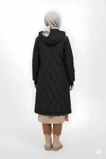 Kadın Siyah Uzun Kapitone Astarlı Şişme Tesettür Mont HZL25W-BD151381