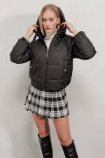 Doudoune noire à capuche et cordon de serrage pour femme HZL22W-BD151171