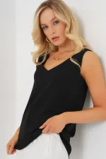 V Yaka Sıfır Kol Bluz 950 - Siyah