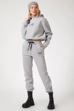 Kadın Gri Nasa Baskılı Kapüşonlu Polarlı Üstü Crop İçi Şardonlu Eşofman Takımı HZL23W-BD1553131