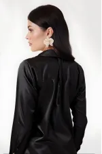 Kadın Siyah  Hafif Dökümlü Saten Yüzeyli Gömlek HZL22W-BD139641