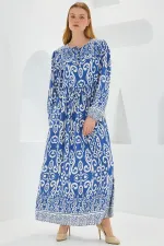 Robe longue en viscose à motifs indigo et écru pour femme, 1947