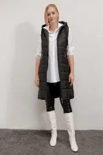 Kadın Siyah Sabit Kapüşonlu Astarlı Uzun Şişme Yelek HZL22W-BD151401