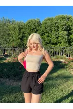 Kadın Siyah Beli Lastikli Yırtmaç Detaylı Cepli Keten Şort HZL24S-ZK11071