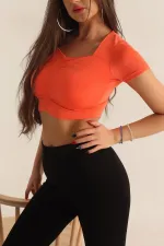 Kadın Oranj Kare Yaka Ön Büzgülü Crop Bluz HZL23S-SND120151
