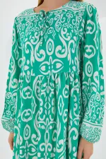 Robe longue en viscose à motifs verts et blanc cassé pour femme, 1947