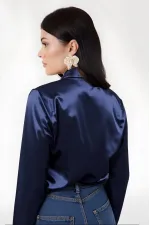 Kadın Lacivert Hafif Dökümlü Saten Yüzeyli Gömlek HZL22W-BD139641