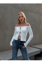Kadın Beyaz Önden Bağlamalı Madonna Yaka Crop Bluz HZL25W-ZK10331