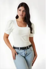 Kadın Beyaz Kare Yaka Örme Bluz HZL22W-BD104091