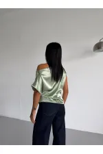 Kadın Çağla Yeşili Tek Omuz Asimetrik Kesim Saten Bluz HZL26W-FRY121171