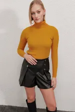 Pull col roulé côtelé moutarde pour femme HZL22W-BD1445001