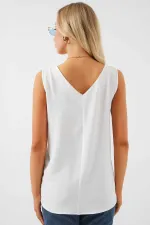 Kadın Beyaz V Yaka Sıfır Kol Bluz HZL25S-BD19501