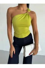 Kadın Fıstık Yeşili Tek Omuz Gold Metal Detaylı Sandy Bluz HZL26S-FRY123821