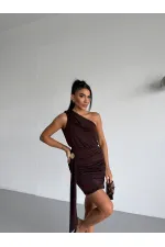 Robe courte marron à une épaule avec détail boucle, drapée, en tissu sable, pour femme HZL26S-FRY123881