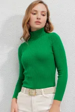 Pull col roulé côtelé vert pour femme HZL22W-BD1445001