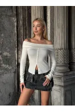 Kadın Beyaz Madonna Yaka  Düğme Detaylı Crop Bluz HZL25W-ZK11491