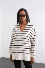 Pull col polo rayé écru noir pour femme HZL25W-BD1100841