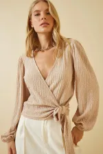 Kadın Bej Dokulu Anvelop Yaka Kuşaklı Trend Rahat Örme Bluz HZL23W-BD104411