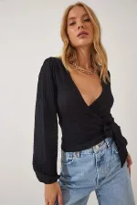 Kadın Siyah Dokulu Anvelop Yaka Kuşaklı Trend Rahat Örme Bluz HZL23W-BD104411