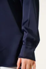 Kadın Lacivert Saten Yüzeyli Tesettür Gömlek HZL25W-BD139641