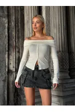 Kadın Beyaz Madonna Yaka  Düğme Detaylı Crop Bluz HZL25W-ZK11491