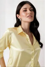 Kadın Açık Sarı Hafif Dökümlü Saten Yüzeyli Gömlek HZL22W-BD139641