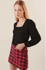 Kadın Siyah Balon Kol Dokulu Kare Yaka Trend Örme Bluz HZL23W-BD104421