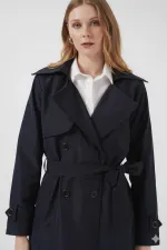 Kadın Lacivert Kruvaze Yaka Kuşaklı Astarlı Trençkot HZL25W-BD159181