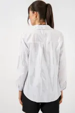 Chemise blanche pour femme avec motif argenté 20253