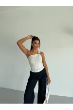 Kadın Beyaz Tek Omuz Gold Metal Detaylı Sandy Bluz HZL26S-FRY123821