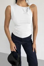 Kadın Beyaz Gold Tokalı Omuz Detaylı Bluz HZL26W-FRY123761