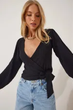 Kadın Siyah Dokulu Anvelop Yaka Kuşaklı Trend Rahat Örme Bluz HZL23W-BD104411