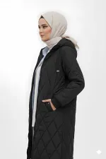 Kadın Siyah Uzun Kapitone Astarlı Şişme Tesettür Mont HZL25W-BD151381