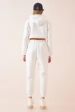 Kadın Beyaz Kapüşonlu Baskılı Polarlı Üstü Crop İçi Şardonlu Eşofman Takımı HZL23W-BD1553971