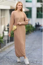 Robe longue en maille côtelée camel à col zippé pour femme HZL24W-BD1102271