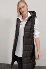 Kadın Siyah Sabit Kapüşonlu Astarlı Uzun Şişme Yelek HZL22W-BD151401