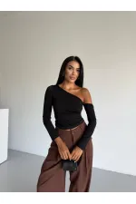 Kadın Siyah Asimetrik Yaka Drapeli Sandy Bluz HZL25S-FRY123361