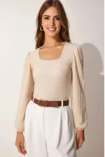 Kadın Açık Krem Balon Kol Dokulu Kare Yaka Trend Örme Bluz HZL23W-BD104421