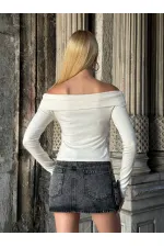 Kadın Beyaz Madonna Yaka  Düğme Detaylı Crop Bluz HZL25W-ZK11491