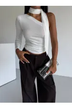 Kadın Beyaz Fularlı Sandy Kumaş Asimetrik Kesim Bluz HZL25S-FRY123371