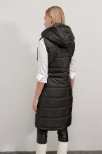 Kadın Siyah Sabit Kapüşonlu Astarlı Uzun Şişme Yelek HZL22W-BD151401
