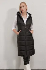 Kadın Siyah Sabit Kapüşonlu Astarlı Uzun Şişme Yelek HZL22W-BD151401