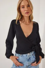 Kadın Siyah Dokulu Anvelop Yaka Kuşaklı Trend Rahat Örme Bluz HZL23W-BD104411